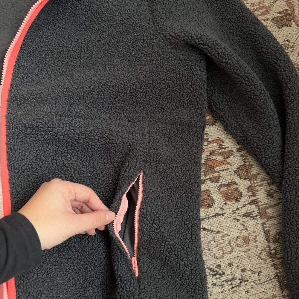 Under Armour Women's Gold Sherpa Jacket Light Weight Loose Fit Size XL - Picture 6 of 9